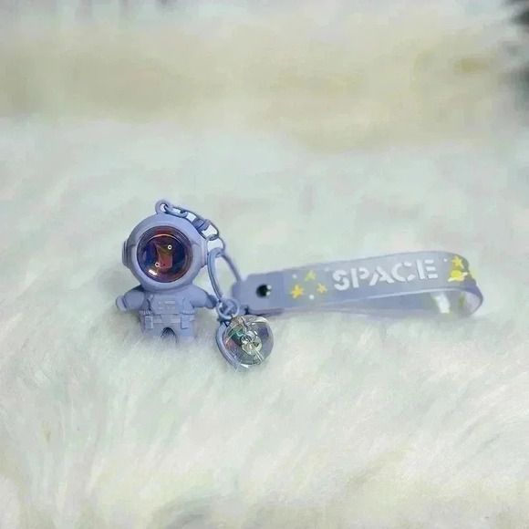 Purple Astronaut Keychain - Picture 6 of 9